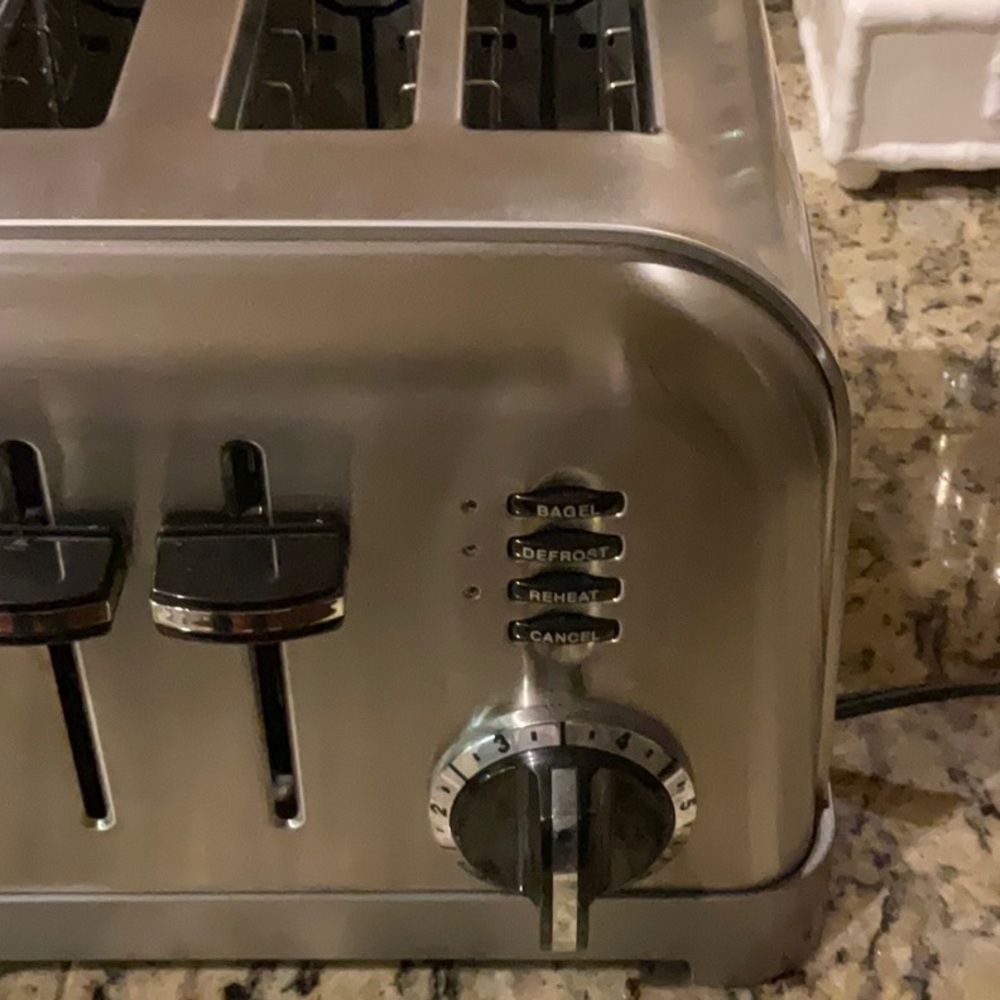 As new, mint condition, never used CUISINART 4 slice bagel/toaster. Stainless - Picture 3 of 10